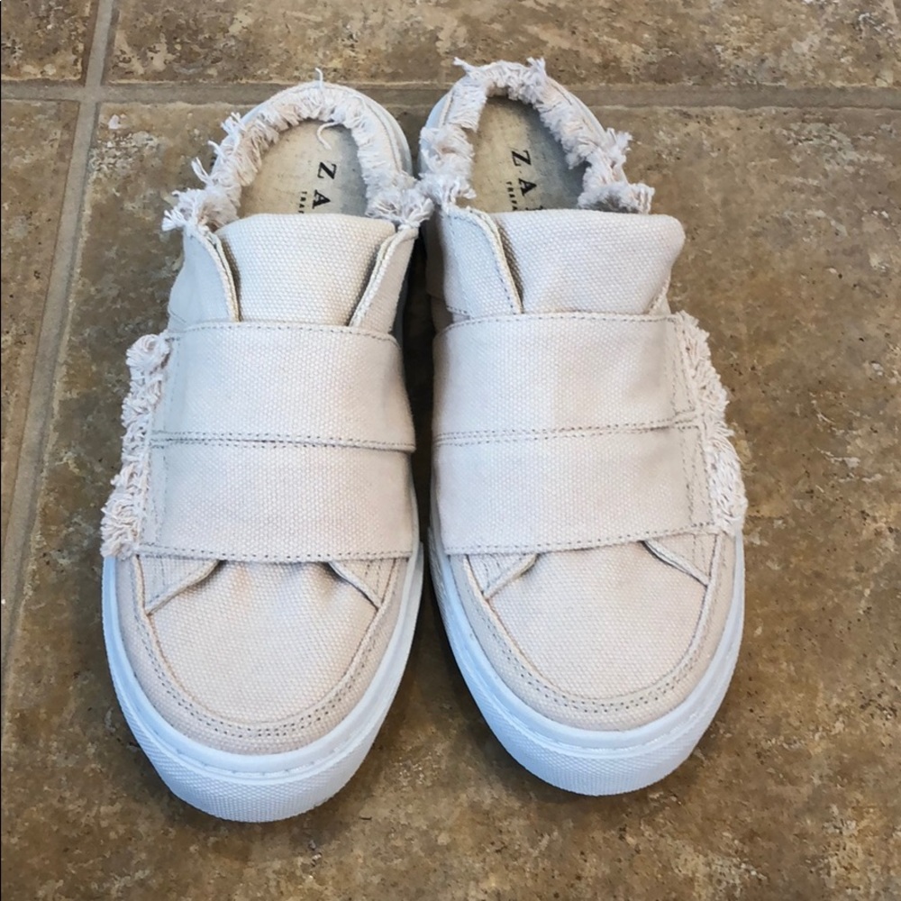 NEVER WORN Zara Trafaluc Slide On Flat Shoe